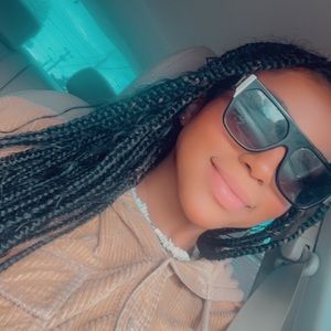 Meet your Posher, Kenzie